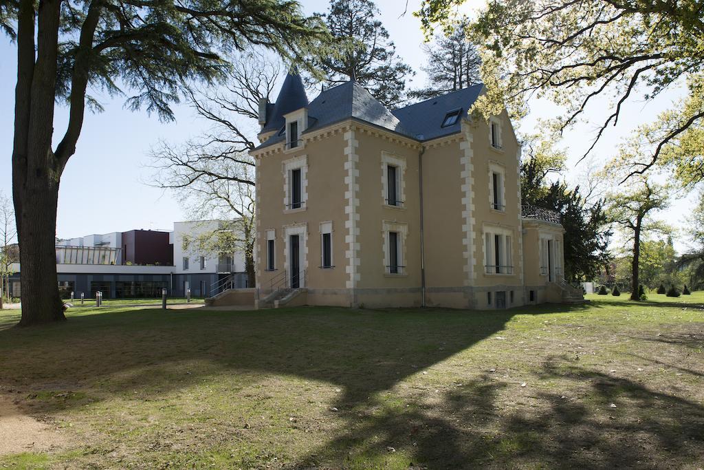 Domitys Le Chateau Des Plans Parthenay Exterior photo